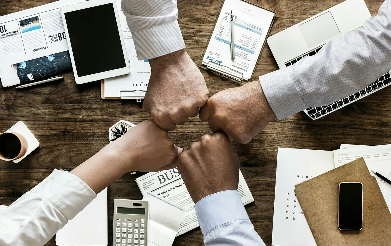 Property management vs. self-employed, which may be more convenient for you?
